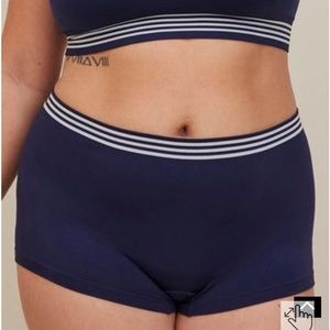 NWT!! 2 packs - Seamless smooth mid-rise boy short sporty panty Size1